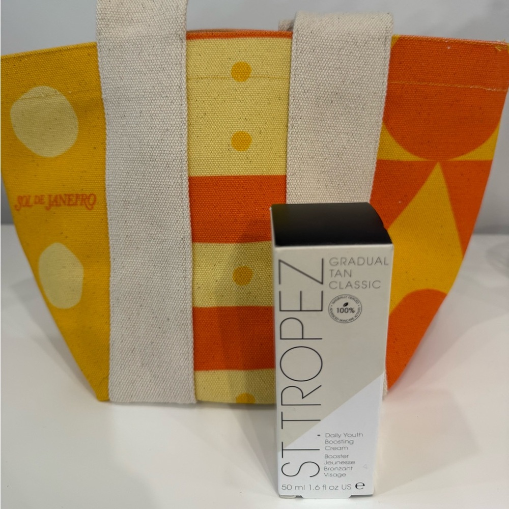 NIB St-Tropez: Gradual Tan Classic Daily Youth Boosting Face Cream + free tote!